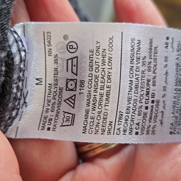 Old Navy Gray Relaxed Short Sleeve Tee - Picture 3 of 9